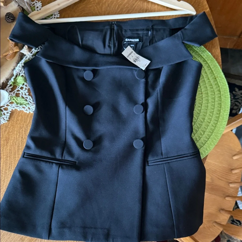 Express Off-Shoulder Double-Breasted Black Top - Picture 5 of 7